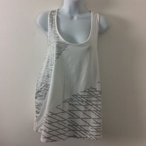 NEW Woman’s heatgear Under Armour size XL Top